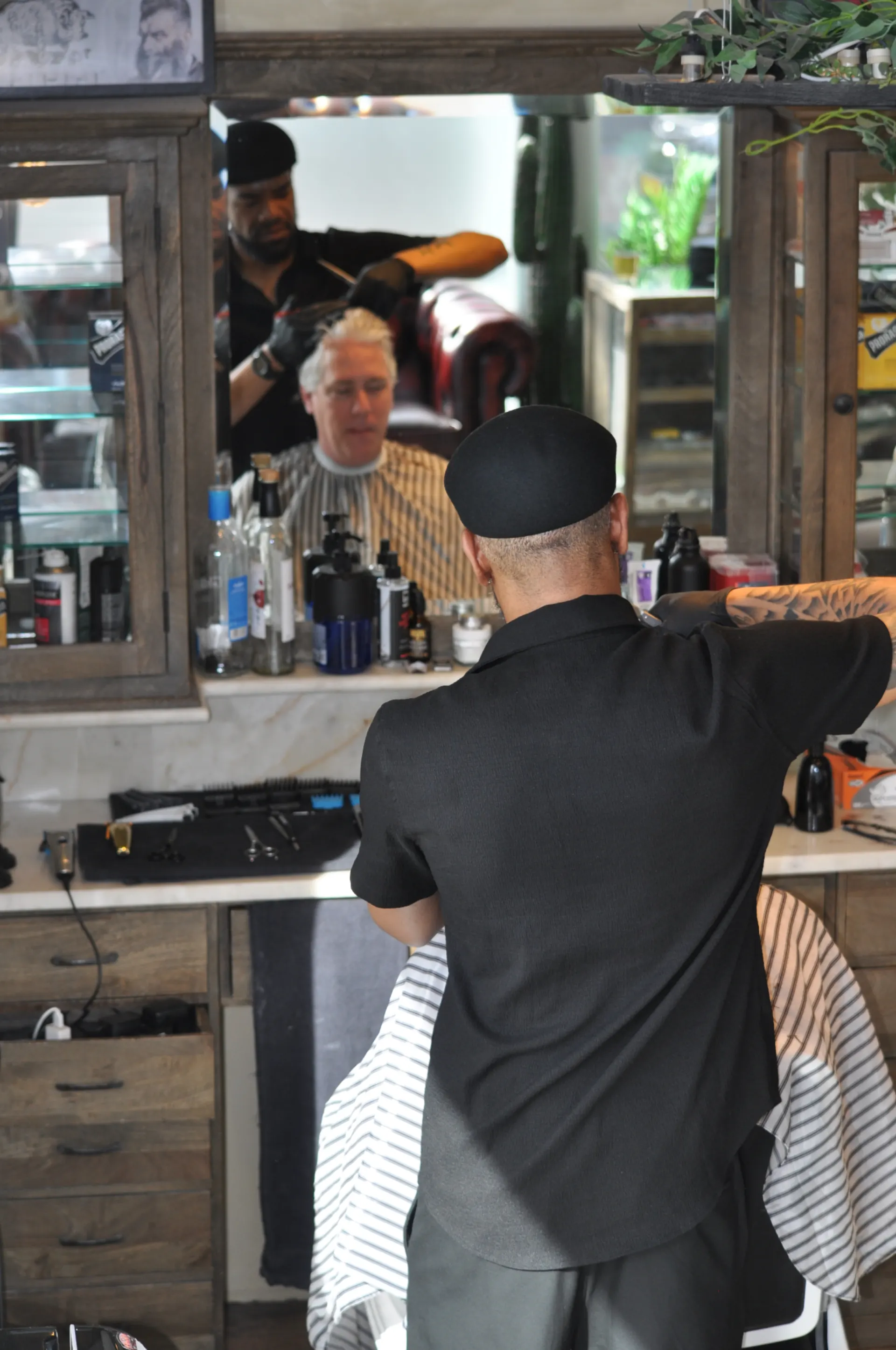 Close-up van een knipbeurt bij Barber Poort Almere