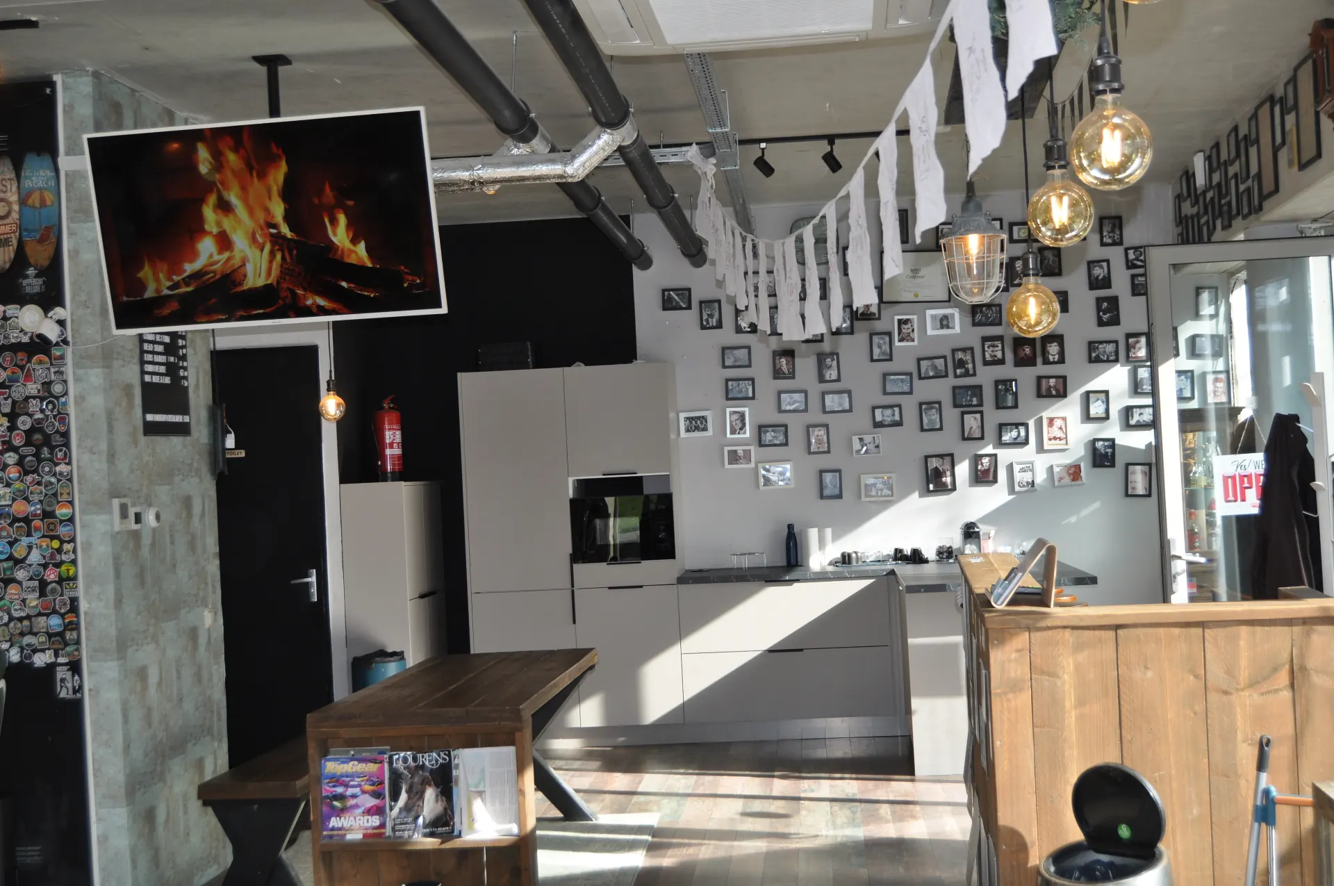 Wachtruimte met fotomuur in Barber Poort Almere